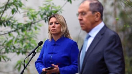 Trump menace la Russie de sanctions douanières dans 10 jours: Moscou se moque de cette intimidation et se dit "immunisée"