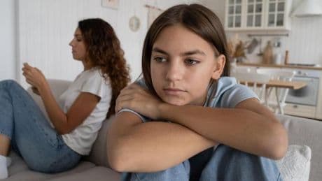 Kinder „verlernen das Denken“ – durch übermäßigen Handykonsum der Eltern