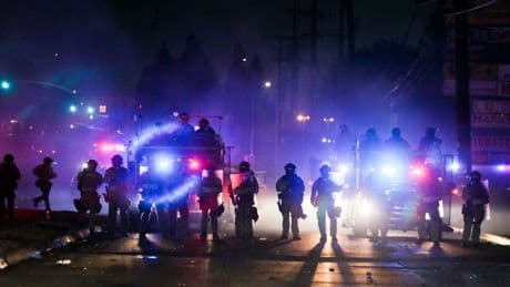 A Los Angeles scontri per l’immigrazione. Il Pentagono vuole mandare i marines