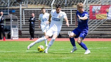 Typisch Berlin! - Rasen-Panne beim Landespokalfinale