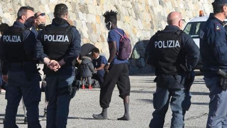 En Italie, plus d’un millier de migrants détenus pour « aide à l’immigration illégale »