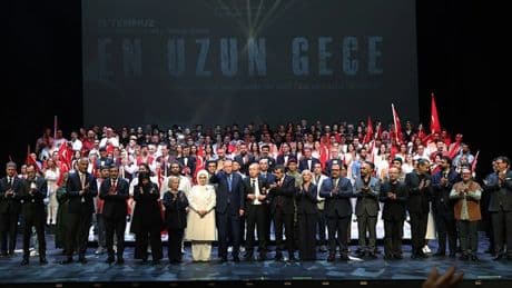 İlk temsili 15 Temmuz'da yapılmıştı: En Uzun Gece destanı farklı şehirlerde sergilenecek!