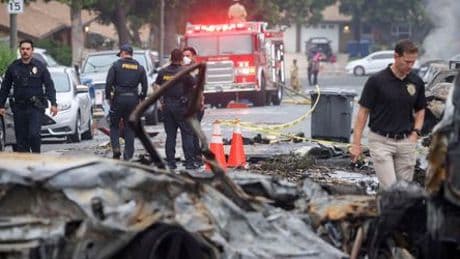 San Diego: Kleinflugzeug stürzt in Wohngebiet