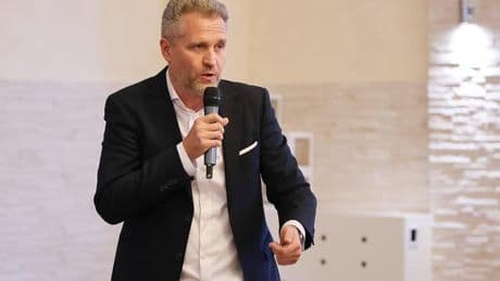 Geldwäsche und Bestechlichkeit: EU-Parlamentsausschuss für Aufhebung der Immunität von Peter Bystron