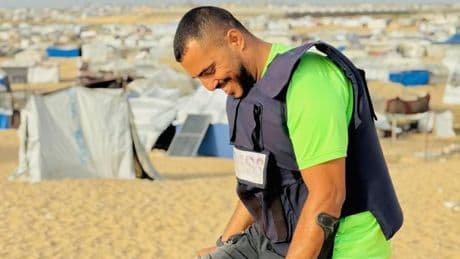 Hazem Suleiman, periodista en Gaza: "Después de cada ataque contra la prensa salimos más decididos a continuar"