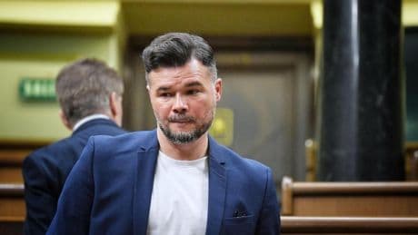 El Congreso exige a Sánchez que lleve a votación su plan de gasto en Defensa gracias al apoyo de ERC a una moción del PP