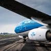 Vliegtuig KLM maakt voorzorgslanding op Schiphol vanwege vlammen uit motor