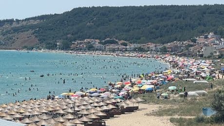 Saros Körfezi sahilleri tıklım tıklım