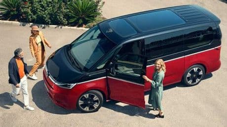 Volkswagen Multivan, arriva versione otto posti. Diventa più versatile, ideale per lavoro e famiglie