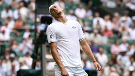 Zverev subito fuori, clamoroso a Wimbledon: Rinderknech vince al quinto e Alcaraz ringrazia