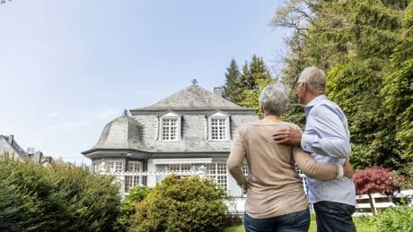 Selfmade-Millionärin warnt: Viele kaufen mehr Haus, als sie sich leisten können