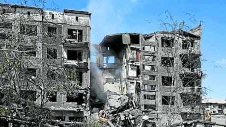 Las tropas invasoras rusas rompen la defensa ucraniana y avanzan en Donetsk