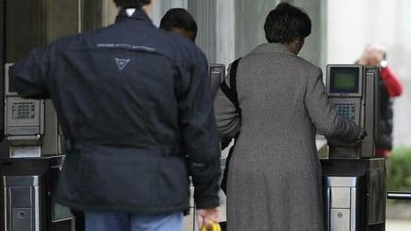Statali, riforma delle carriere. Dirigenti per merito anche negli Enti locali