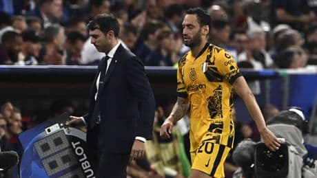 Arda Turan'dan Hakan Çalhanoğlu'na destek mesajı