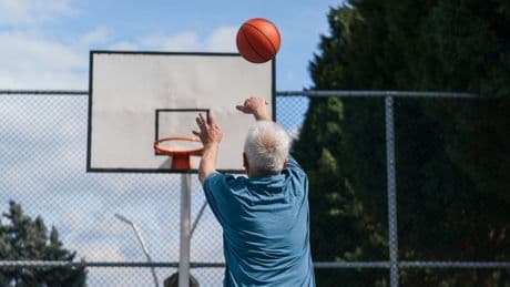 Ce champion d'athlétisme de 105 ans livre ses secrets pour rester en forme