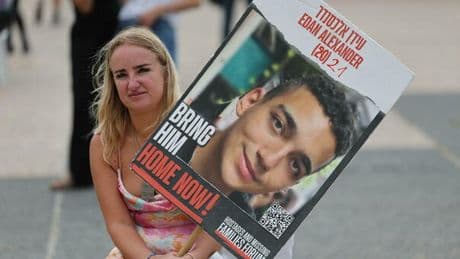 Israele, Hamas libera l'ostaggio Edan Alexander dopo 580 giorni di prigionia. Chi è il militare ventenne