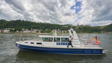 Wasserschutzpolizei: Frachtschiffe auf dem Rhein zusammengestoßen