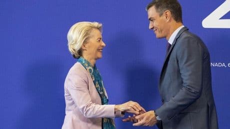 Von der Leyen y Sánchez debaten en Bruselas sobre la guerra arancelaria con EE UU