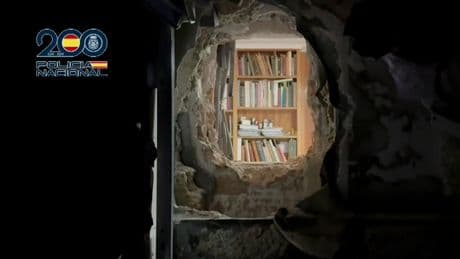 La Policía detiene in fraganti a cinco hombres que habían realizado un butrón para robar joyas