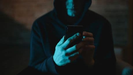 Crooks rake in staggering £1.17BILLION from UK Banks in scam surge