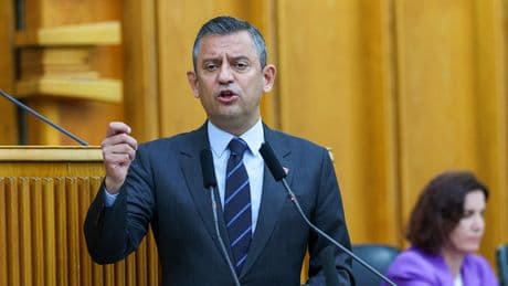 Özgür Özel, Ahmet Hamdi Çamlı'yı yerden yere vurdu!