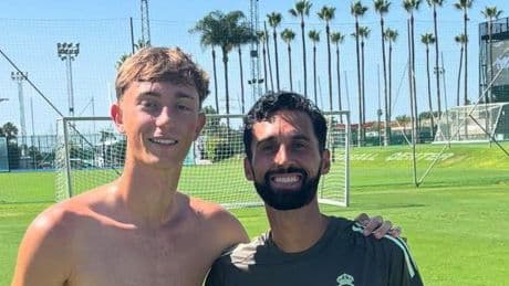 Huijsen, de pretemporada...¡con Arbeloa!