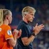 Bondscoach Jonker bijt op tong na EK-exit: ‘Verstandig om vandaag helemaal niets over de KNVB te zeggen’