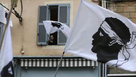 Projet de loi pour l'autonomie de la Corse: le gouvernement salue un "texte de compromis" qui "peut aboutir"