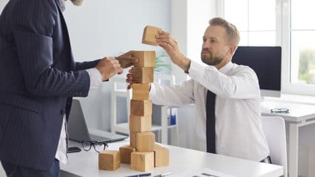 Banco Mundial: las empresas pierden competitividad por la regulación laboral y fiscal