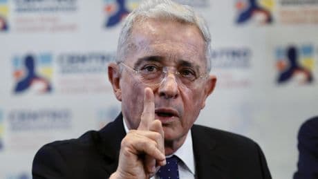 El expresidente colombiano, Álvaro Uribe, declarado culpable de abuso procesal, soborno a testigos y cohecho