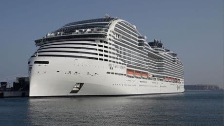 MSC World Europa: Kreuzfahrtschiff mit 8500 Menschen an Bord erreicht nach Schaden Neapel