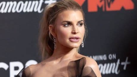 Looks der VMAS: Jessica Simpson verwirrt Fans, Sabrina Carpenter setzt auf durchsichtig
