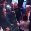 KIJK. “USA! USA!”: publiek van UFC-gevecht gaat hélemaal los wanneer Donald Trump (en zijn dochter) de zaal betreden