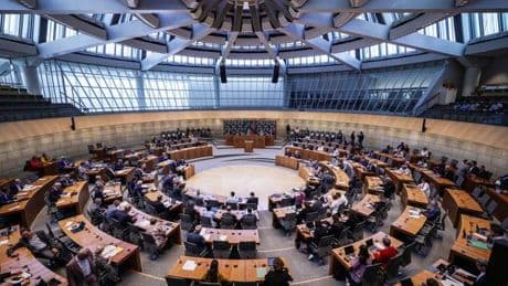 Ab 1. Juli: Abgeordnetenbezüge steigen um 5 Prozent