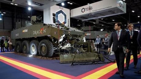 El Ejército recibe sus primeros 11 vehículos de combate Dragón, con el plan tocado por la anulación de compra de misiles a Israel