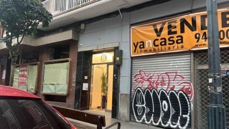 Le hieren con un cristal en una pelea en Santutxu y acaba detenido por tener pendiente una orden judicial