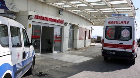 Fare zehri yutan bebek hastaneye kaldırıldı