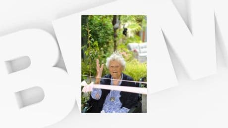 "Ne jamais se disputer", "écouter"... La nouvelle doyenne de l'humanité, Ethel Caterham, livre les secrets de sa longévité
