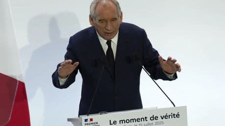Pensiones congeladas, menos gasto en sanidad... Francia recortará más de 43.000 millones