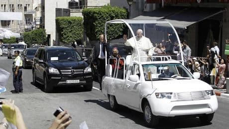La papamobile du pape François poursuivra sa route à Gaza, au chevet des enfants malades