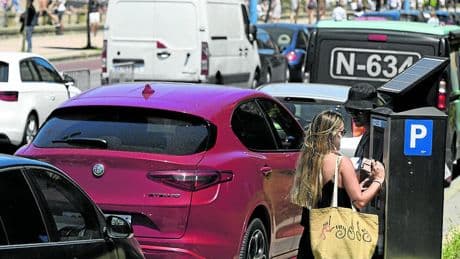 Los municipios costeros blindan sus parkings ante el arranque de la temporada de playas