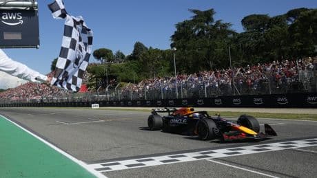 Fernando Alonso y Carlos Sainz se pierden en Imola entre la maraña de estrategias