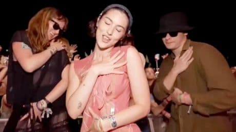 Charli XCX crowns Gracie Abrams as Glastonbury 2025 ‘Apple Girl’