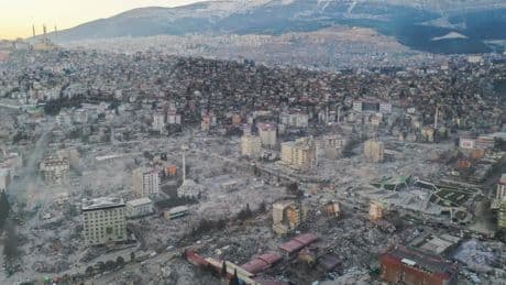 Depremde binlerce kişinin ölümünden sorumlu kamu görevlisi: 1084 kişi öldü, 271 yıl hapis istemiyle tutuksuz