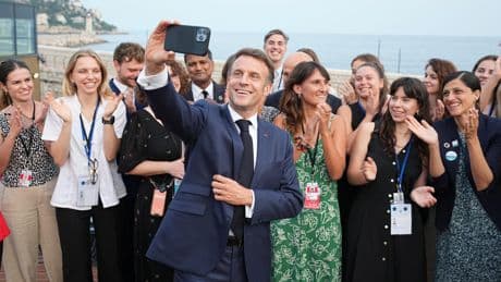 Brainwash : «Le président se comporte tel un militant contrarié car il n’a plus de pouvoir et aucun bilan à présenter»