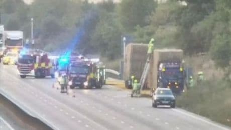 M25 closure LIVE: Major UK motorway rush hour chaos as fire rips through lorry