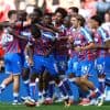 Arne Slot grijpt naast eerste prijs van het seizoen: Liverpool buigt voor Crystal Palace na penalty’s