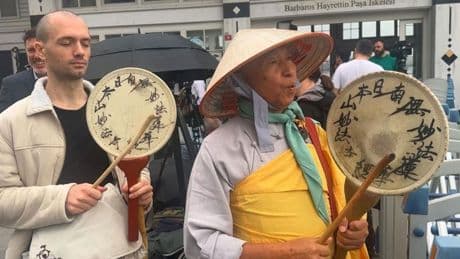 Japon barış elçisi Dolmabahçe'de dua etti