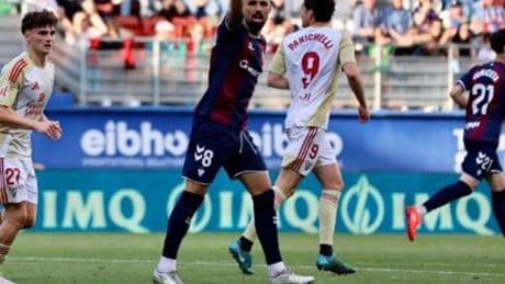 Panichelli vuelve a darle tres puntos clave para el ascenso al Mirandés