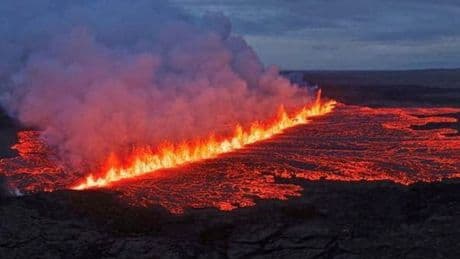 Island: Vulkanausbruch nach Erdbeben – gewaltiger Lava-Strudel